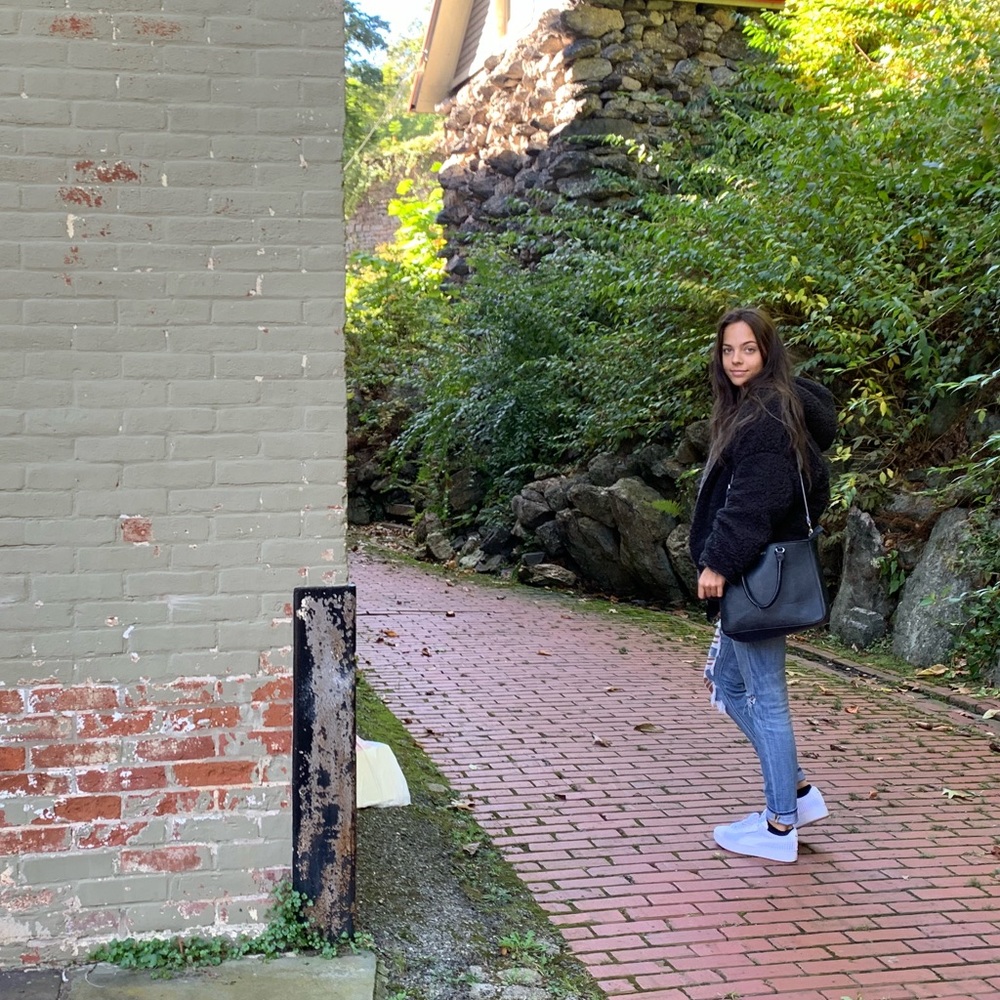 Meet your Posher, Hannah